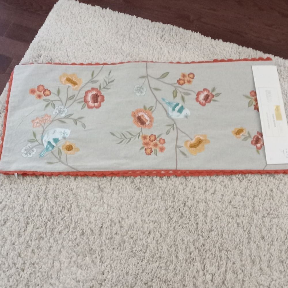 House & Garden 16x72" table runner. 100% cotton. NWT - Picture 4 of 5